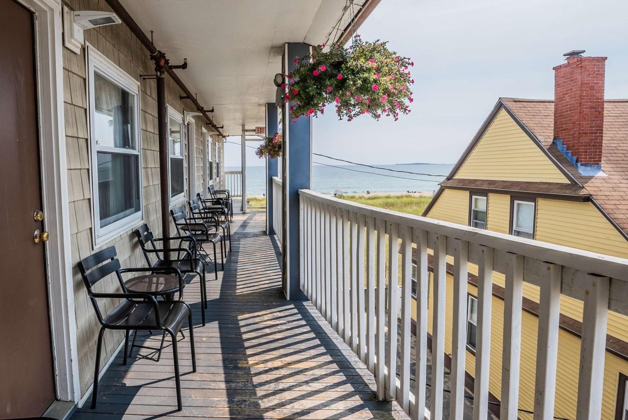 Waves Oceanfront Resort Old Orchard Beach Exterior photo