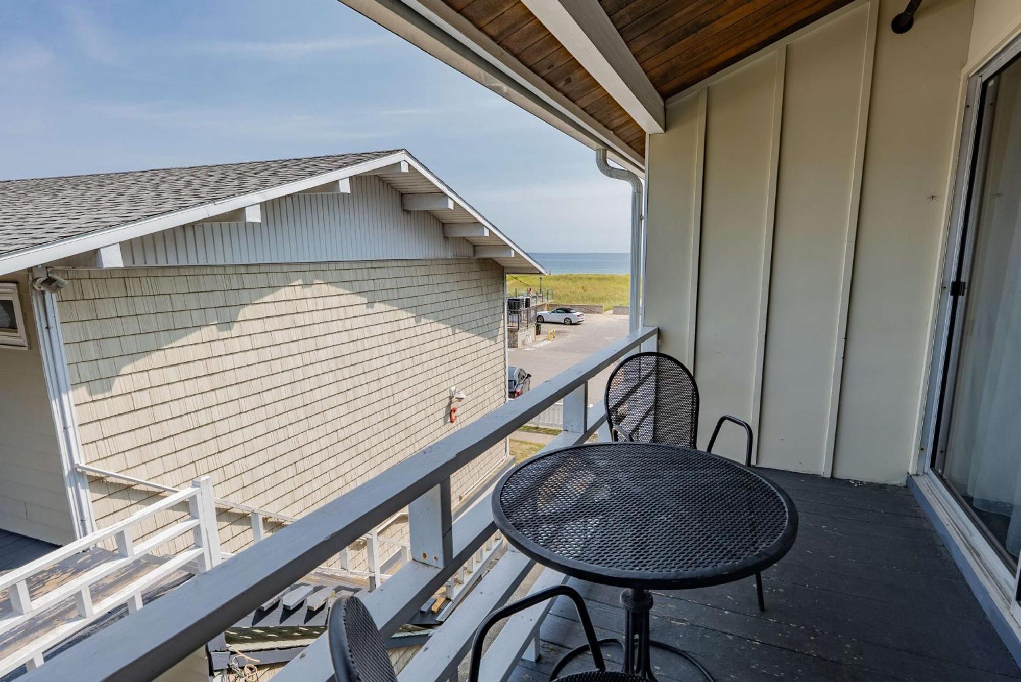 Waves Oceanfront Resort Old Orchard Beach Exterior photo