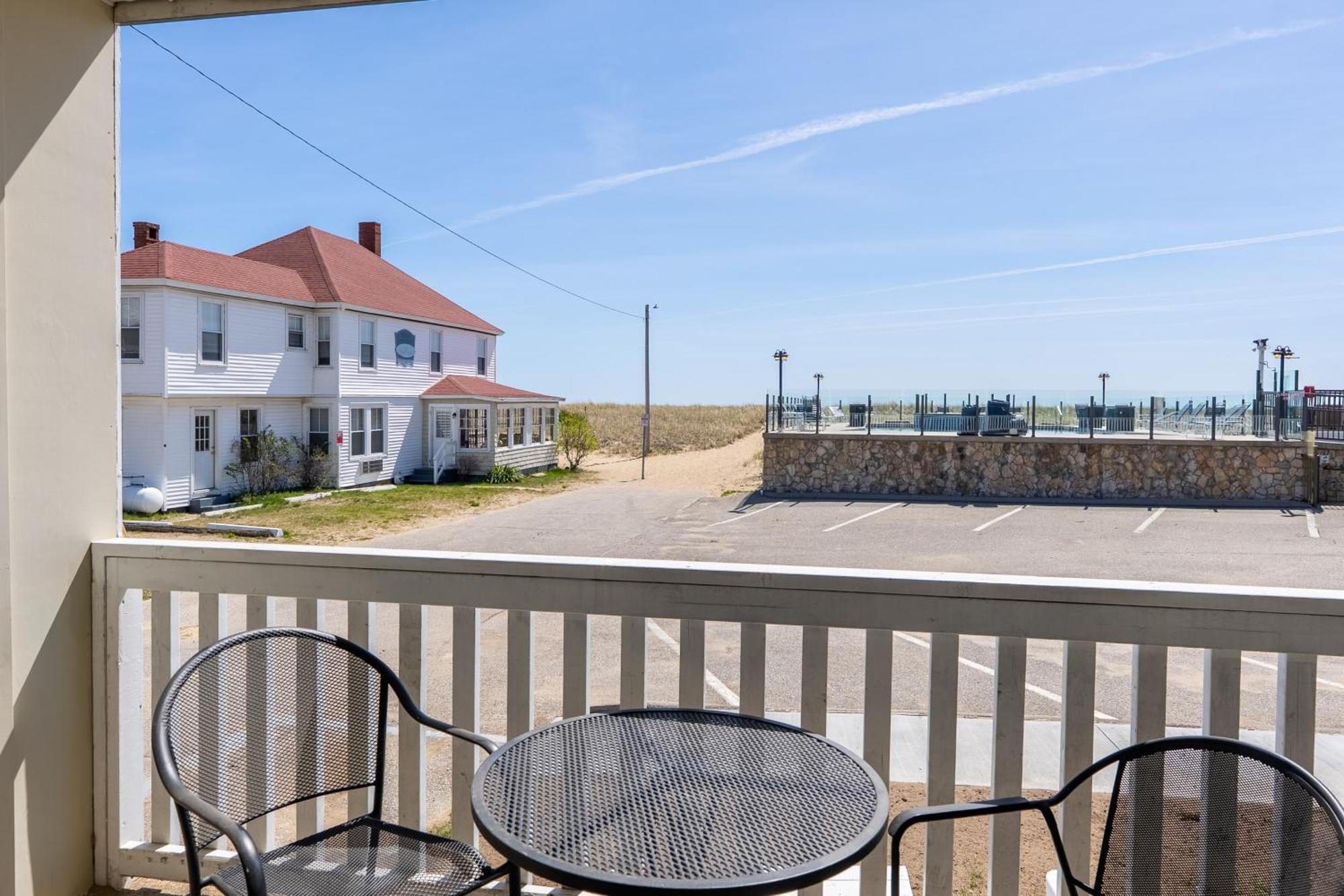 Waves Oceanfront Resort Old Orchard Beach Exterior photo