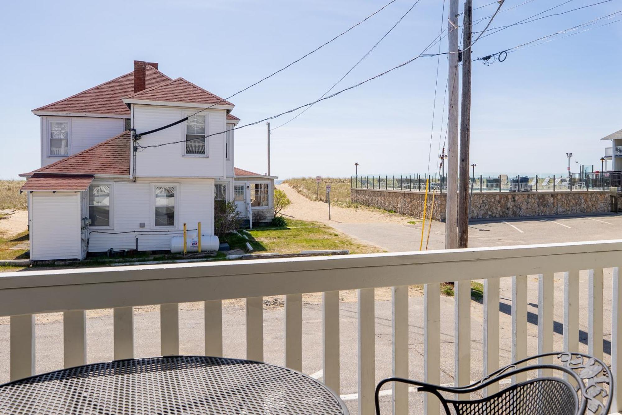 Waves Oceanfront Resort Old Orchard Beach Exterior photo